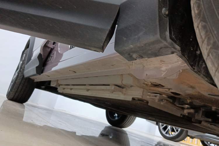 Used Lynk & Co 06 EM-P 2023 EM-P 126 Long-Range Halo Right Side Sill
