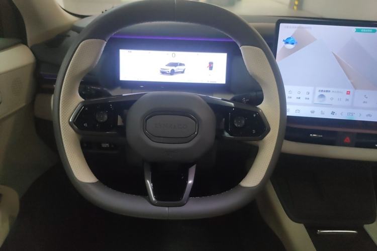 Used Lynk & Co 06 EM-P 2023 EM-P 126 Long-Range Halo Steering Wheel