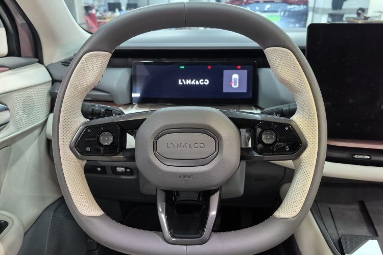 Used Lynk & Co 06 EM-P 2023 EM-P 126 Long-Range Halo Steering Wheel