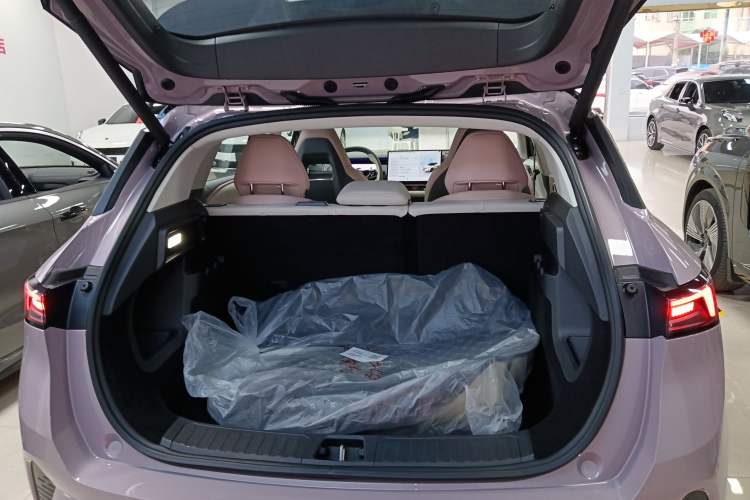Used Lynk & Co 06 EM-P 2023 EM-P 126 Long-Range Halo Trunk