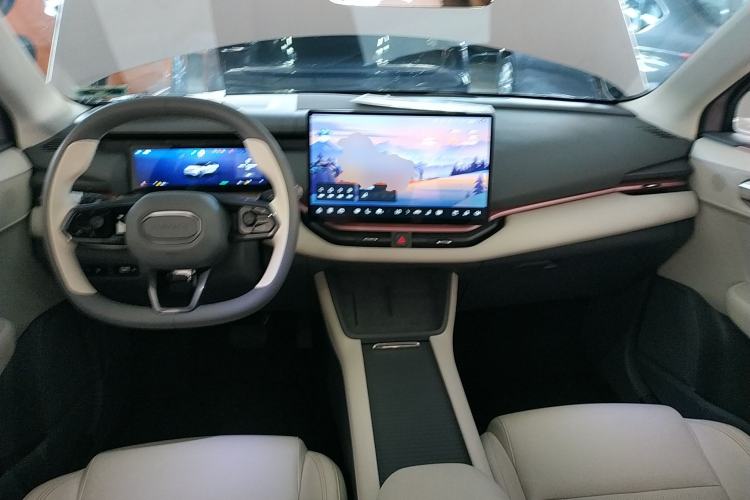 Used Lynk & Co 06 EM-P 2023 EM-P 126 Long-Range Halo Center Console