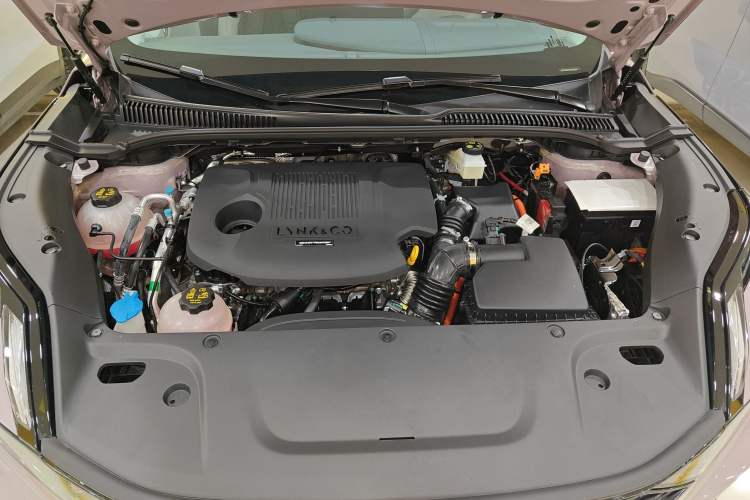 Used Lynk & Co 06 EM-P 2023 EM-P 126 Long-Range Halo Engine Bay