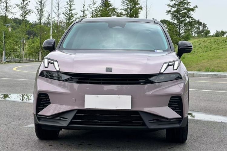Used Lynk & Co 06 EM-P 2023 EM-P 126 Long-Range Halo Exterior 1