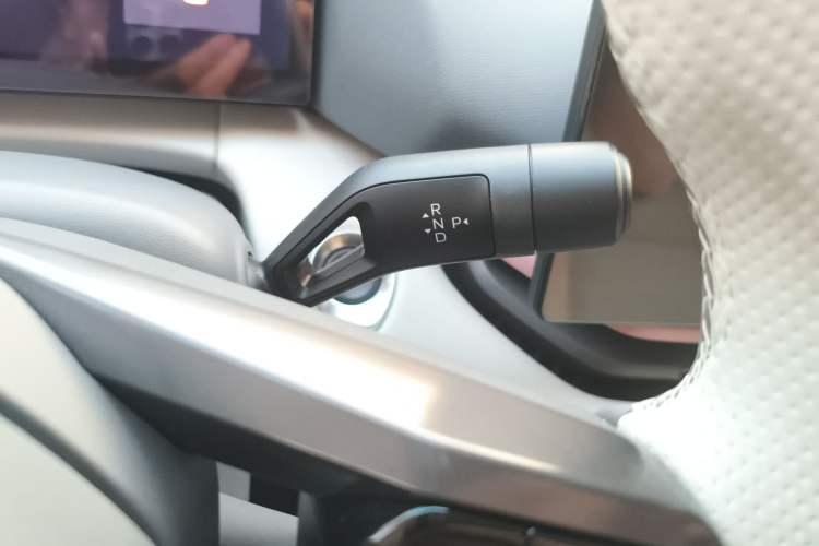 Used Lynk & Co 06 EM-P 2023 EM-P 126 Long-Range Halo Gear Lever