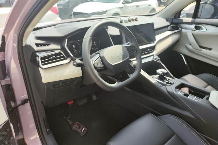 Used Lynk & Co 06 EM-P 2023 1.5T Remix PHEV Shero Interior 2