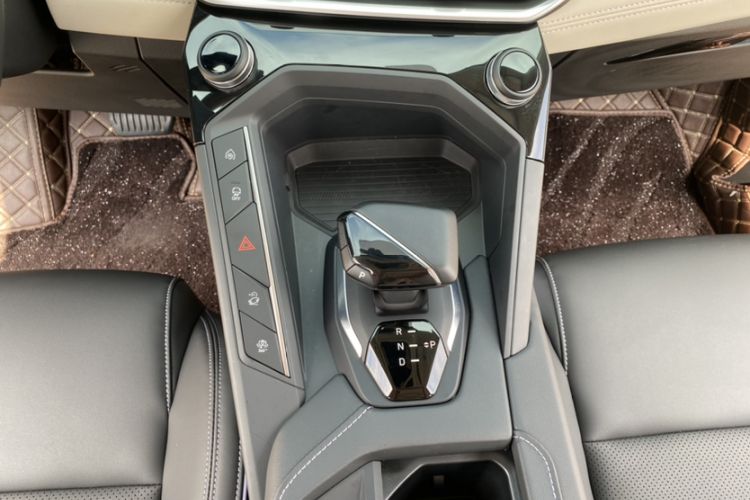 Used Lynk & Co 06 EM-P 2023 1.5T Remix PHEV Shero Interior 2