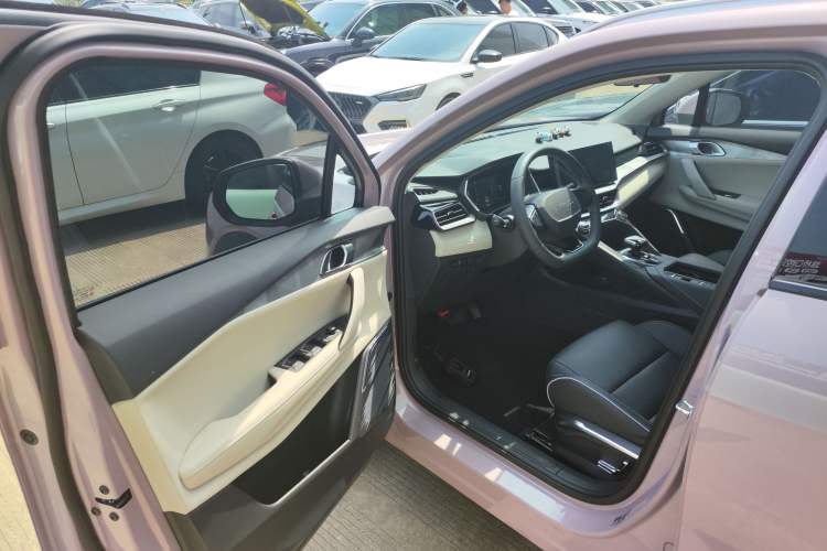 Used Lynk & Co 06 EM-P 2023 1.5T Remix PHEV Shero Interior 3