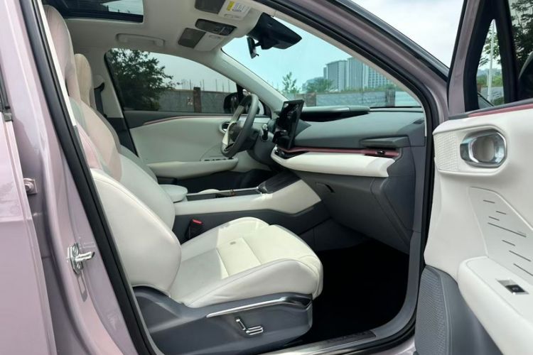 Used Lynk & Co 06 EM-P 2023 EM-P 126 Long-Range Halo Interior 3