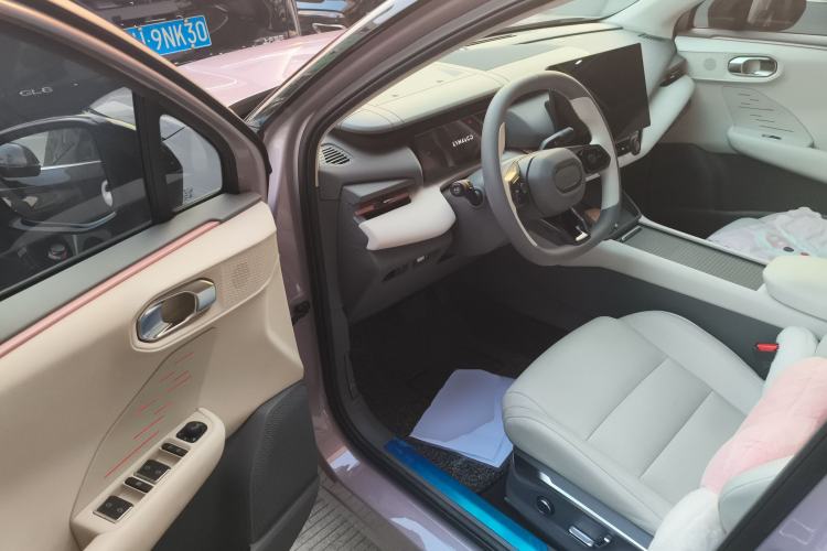 Used Lynk & Co 06 EM-P 2023 EM-P 126 Long-Range Halo Interior 3