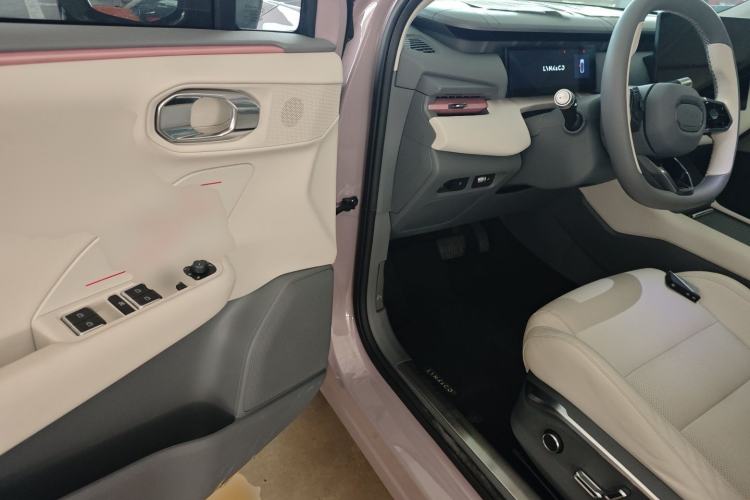 Used Lynk & Co 06 EM-P 2023 EM-P 126 Long-Range Halo Interior 3