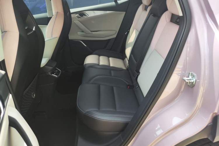 Used Lynk & Co 06 EM-P 2023 1.5T Remix PHEV Shero Interior 4