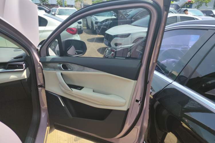 Used Lynk & Co 06 EM-P 2023 1.5T Remix PHEV Shero Interior 5