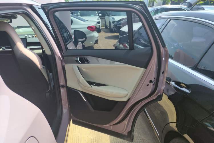 Used Lynk & Co 06 EM-P 2023 1.5T Remix PHEV Shero Interior 6