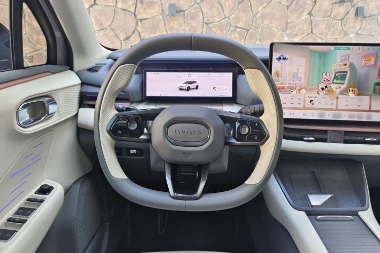 Used Lynk & Co 06 EM-P 2023 EM-P 126 Long-Range Halo Interior 6