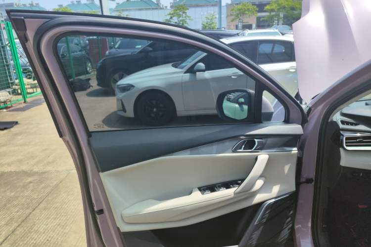 Used Lynk & Co 06 EM-P 2023 1.5T Remix PHEV Shero Interior 7
