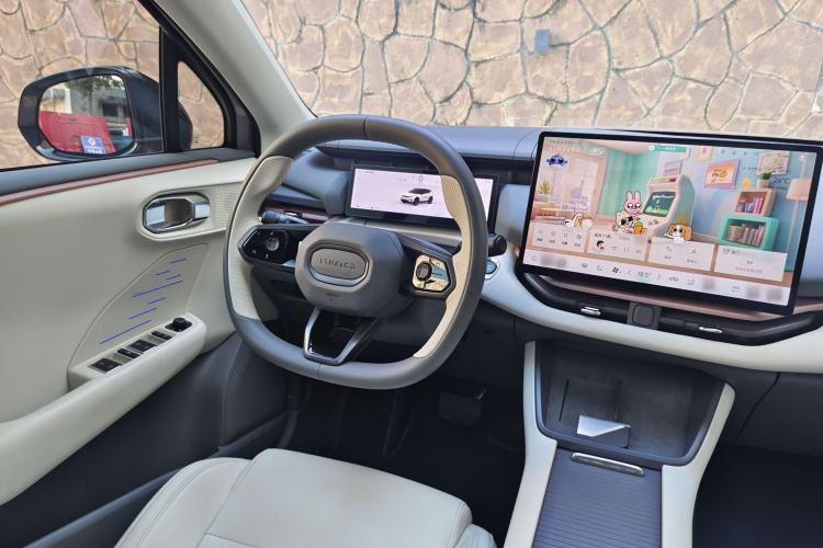 Used Lynk & Co 06 EM-P 2023 EM-P 126 Long-Range Halo Interior 7