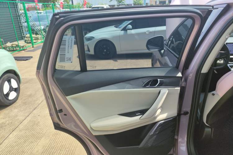 Used Lynk & Co 06 EM-P 2023 1.5T Remix PHEV Shero Interior 8