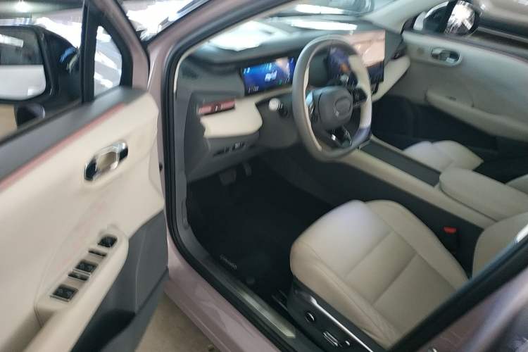 Used Lynk & Co 06 EM-P 2023 EM-P 126 Long-Range Halo Left Front Seat