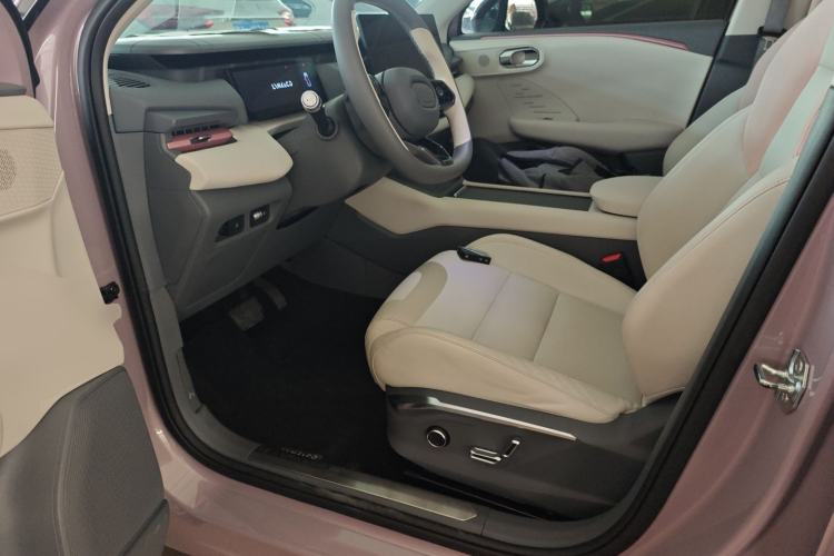 Used Lynk & Co 06 EM-P 2023 EM-P 126 Long-Range Halo Left Front Seat