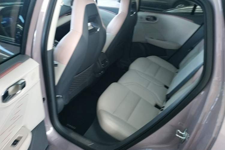 Used Lynk & Co 06 EM-P 2023 EM-P 126 Long-Range Halo Left Rear Seat
