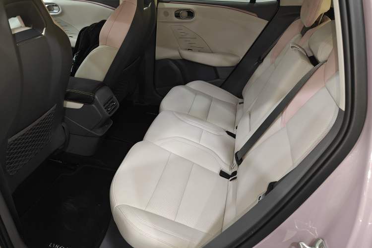 Used Lynk & Co 06 EM-P 2023 EM-P 126 Long-Range Halo Left Rear Seat