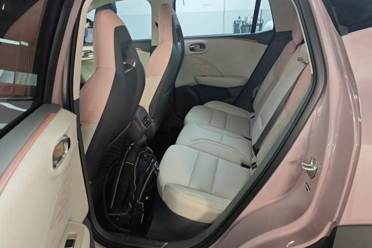 Used Lynk & Co 06 EM-P 2023 EM-P 126 Long-Range Halo Left Rear Seat