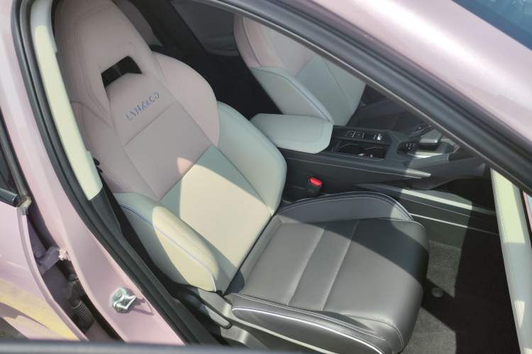 Used Lynk & Co 06 EM-P 2023 1.5T Remix PHEV Shero Right Front Seat