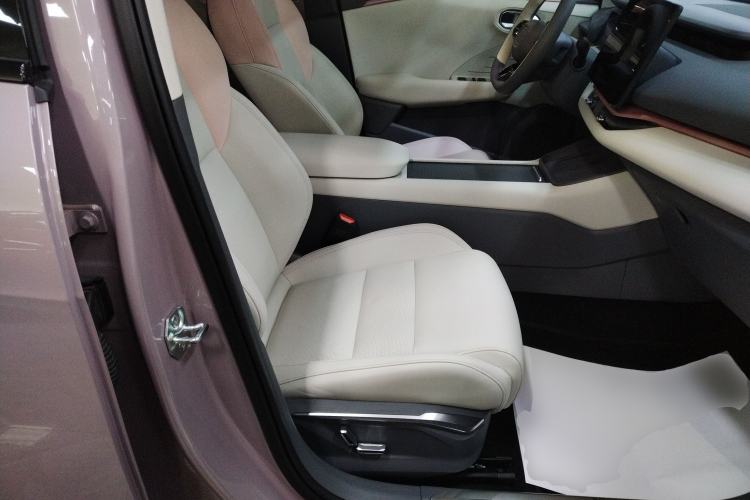 Used Lynk & Co 06 EM-P 2023 EM-P 126 Long-Range Halo Right Front Seat