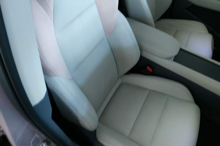 Used Lynk & Co 06 EM-P 2023 EM-P 126 Long-Range Halo Right Front Seat