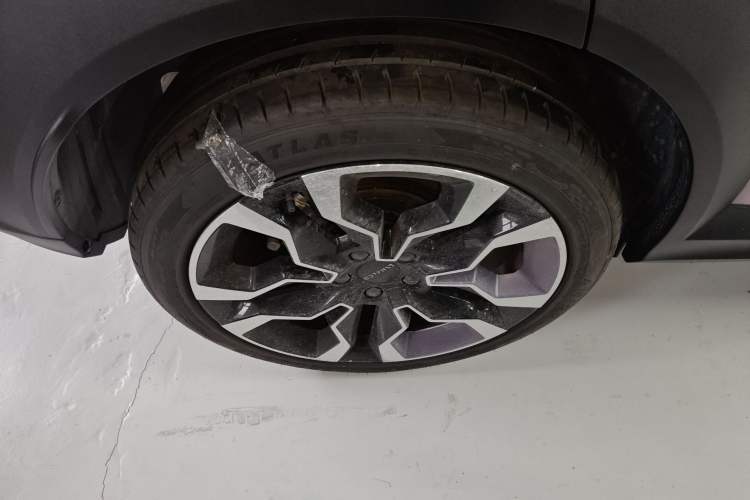 Used Lynk & Co 06 EM-P 2023 1.5T Remix PHEV Shero Right Rear Wheel Hub