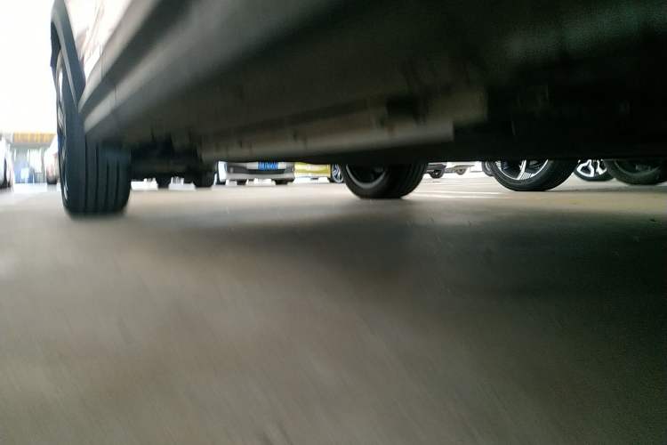Used Lynk & Co 06 EM-P 2023 EM-P 126 Long-Range Halo Right Side Sill