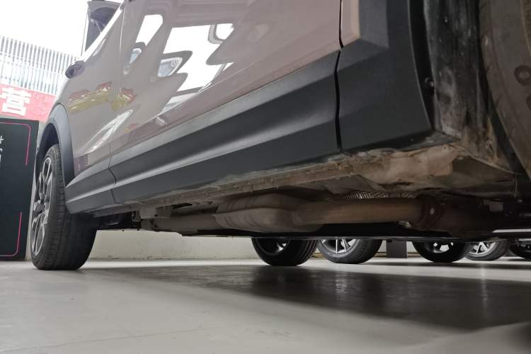 Used Lynk & Co 06 EM-P 2023 1.5T Remix PHEV Shero Right Side Sill