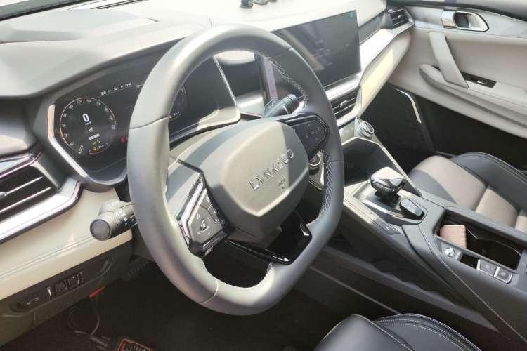 Used Lynk & Co 06 EM-P 2023 1.5T Remix PHEV Shero Steering Wheel