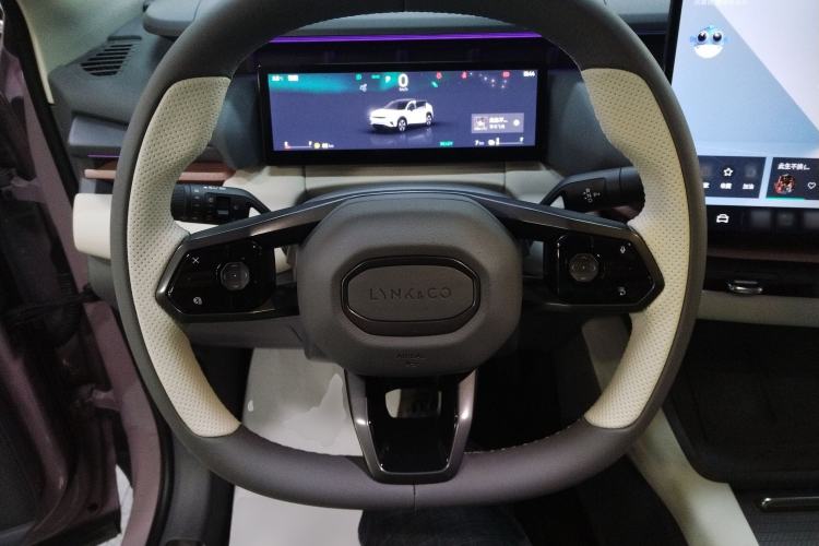 Used Lynk & Co 06 EM-P 2023 EM-P 126 Long-Range Halo Steering Wheel