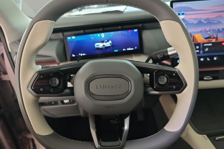 Used Lynk & Co 06 EM-P 2023 EM-P 126 Long-Range Halo Steering Wheel
