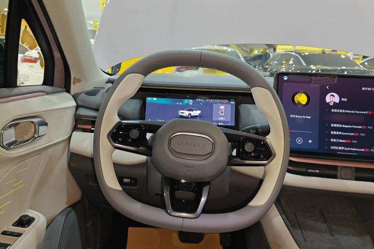Used Lynk & Co 06 EM-P 2023 EM-P 126 Long-Range Halo Steering Wheel