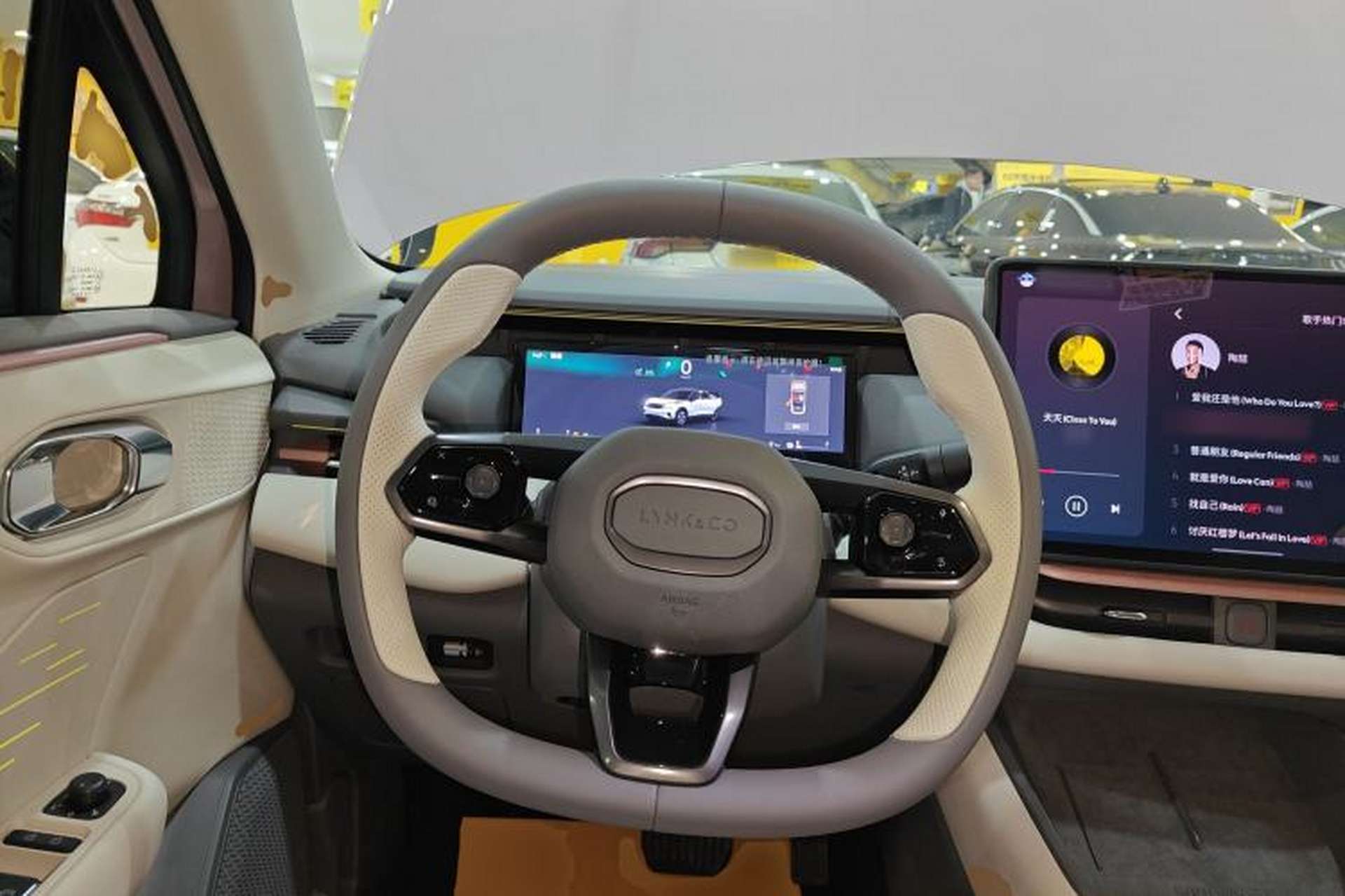 Used Lynk & Co 06 EM-P 2023 EM-P 126 Long-Range Halo Steering Wheel