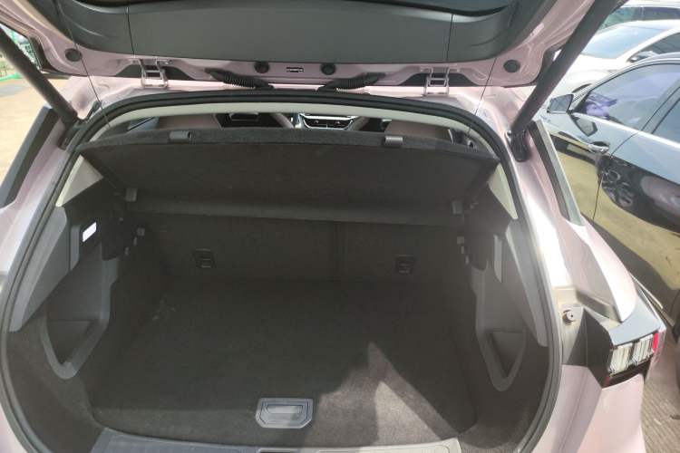 Used Lynk & Co 06 EM-P 2023 1.5T Remix PHEV Shero Trunk