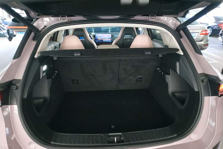 Used Lynk & Co 06 EM-P 2023 EM-P 126 Long-Range Halo Trunk