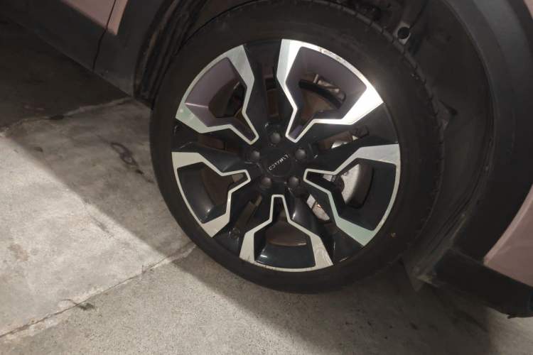 Used Lynk & Co 06 EM-P 2023 1.5T Remix PHEV Shero Right Front Wheel Hub