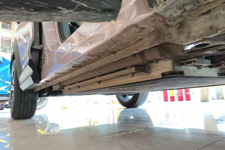 Used Lynk & Co 06 EM-P 2023 EM-P 126 Long-Range Halo Right Side Sill