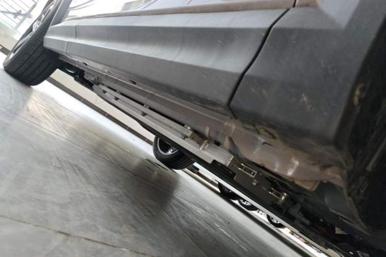 Used Lynk & Co 06 EM-P 2023 EM-P 126 Long-Range Halo Right Side Sill