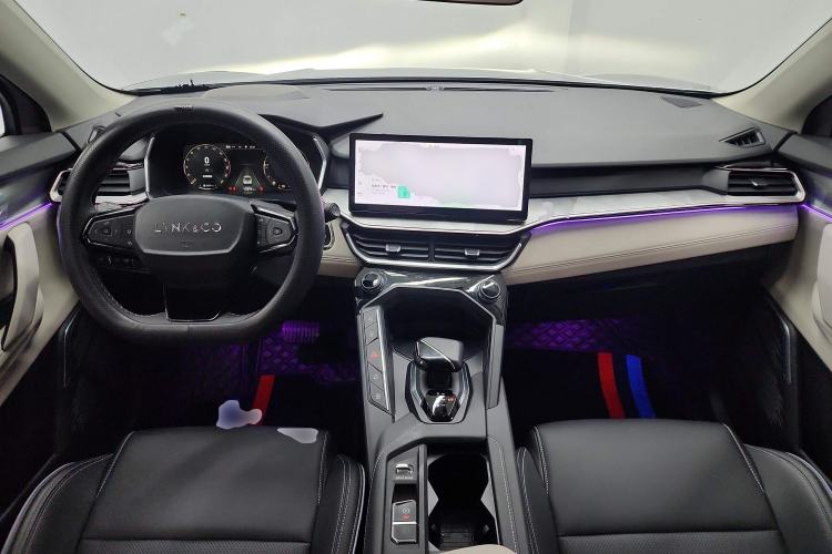 Used Lynk & Co 06 EM-P 2023 1.5T Remix PHEV Shero Center Console