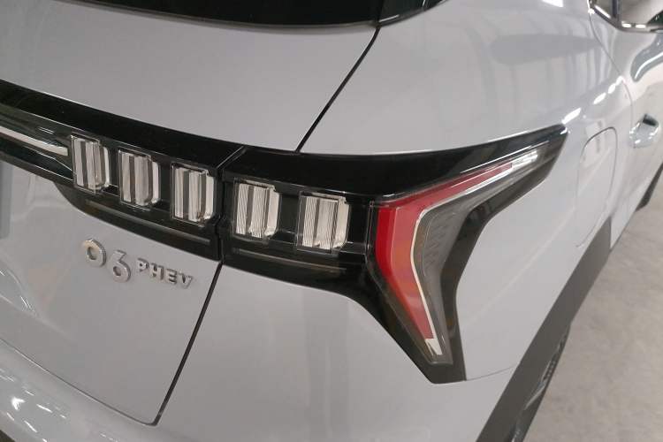 Used Lynk & Co 06 EM-P 2023 1.5T Remix PHEV Pro Exterior 3