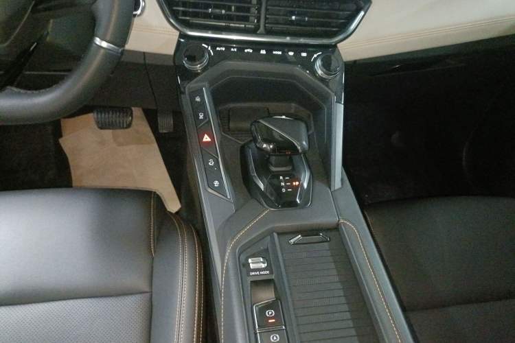 Used Lynk & Co 06 EM-P 2023 1.5T Remix PHEV Pro Gear Lever
