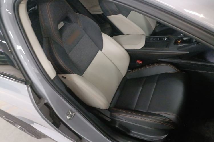 Used Lynk & Co 06 EM-P 2023 1.5T Remix PHEV Pro Right Front Seat