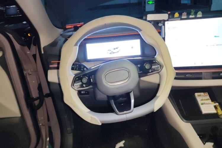 Used Lynk & Co 06 EM-P 2023 EM-P 126 Long-Range Halo Steering Wheel