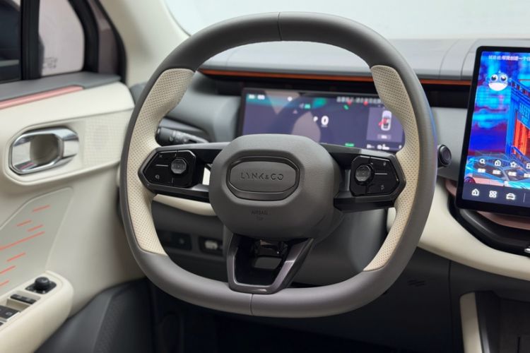 Used Lynk & Co 06 EM-P 2023 EM-P 126 Long-Range Halo Steering Wheel