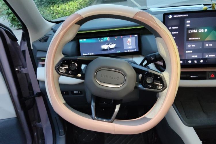 Used Lynk & Co 06 EM-P 2023 EM-P 126 Long-Range Halo Steering Wheel