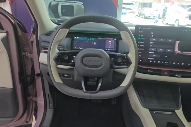 Used Lynk & Co 06 EM-P 2023 EM-P 126 Long-Range Halo Steering Wheel